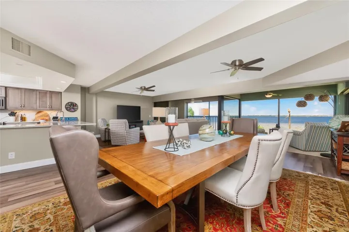 LARGE DINING AREA