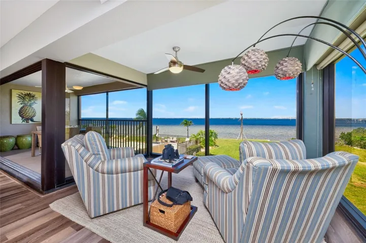 LANAI TO THE LEFT OF THE SITTING AREA
