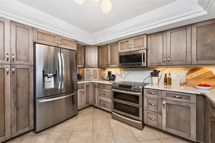 LARGE PANTRY CLOSET, APPLIANCE GARAGE AND STAINLESS APPLIANCES