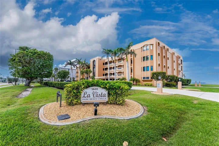 LA VISTA CONDO FRONT ENTRY