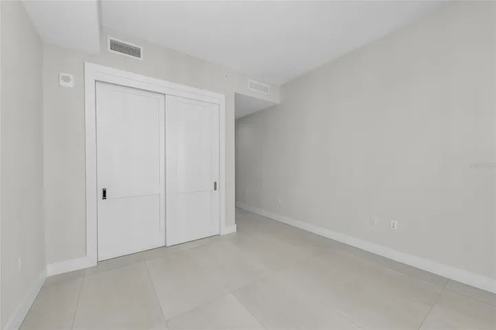 2nd bedroom with closet