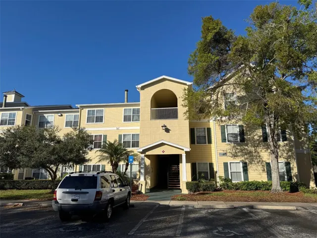 Equestrian Parc 2/2 condo on 1st Floor!