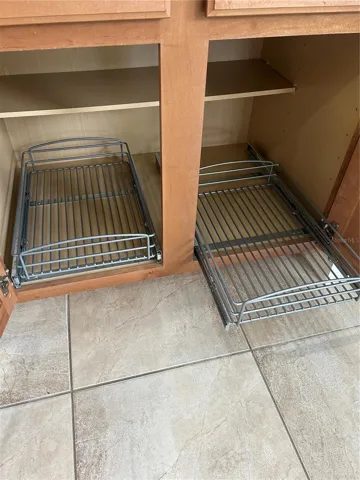 pull out shelves in kitchen cabinets