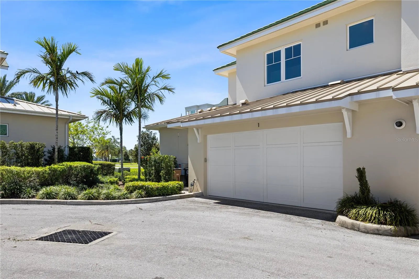 1 Palm Ter garage