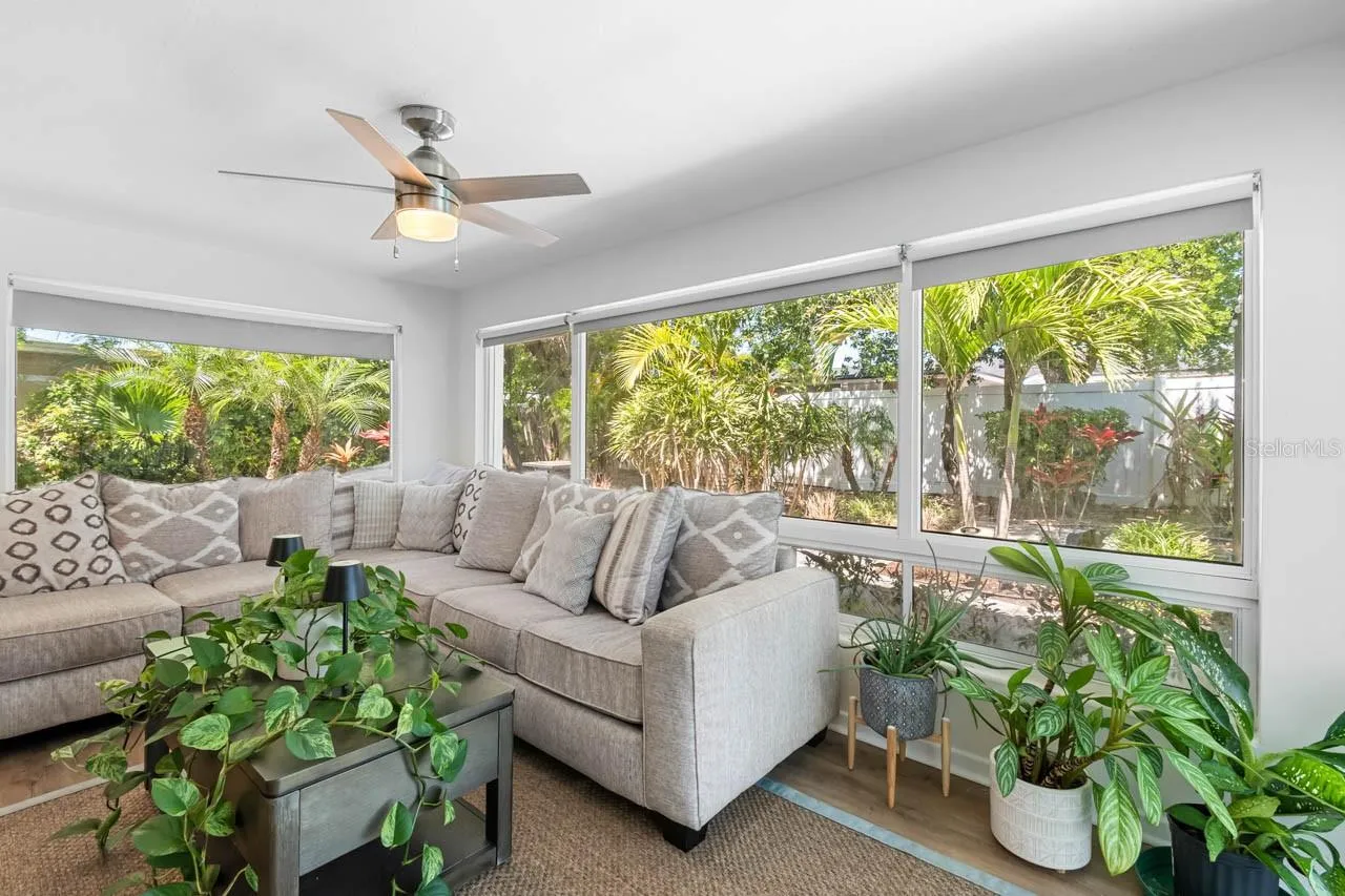 Florida room/Flex/Bonus room