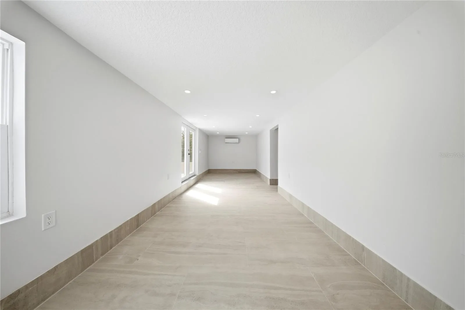 1st Floor - Poolside