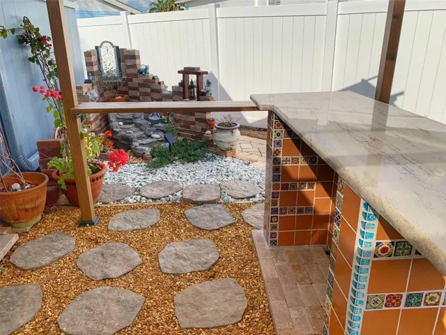 Exterior Bar/Garden