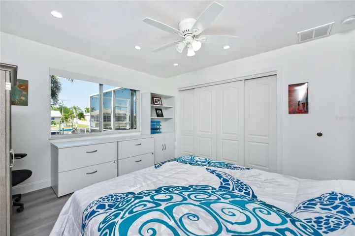 Built in murphy bed