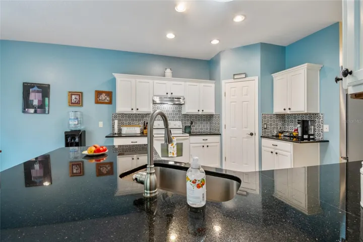EXTENDED GRANITE ISLAND