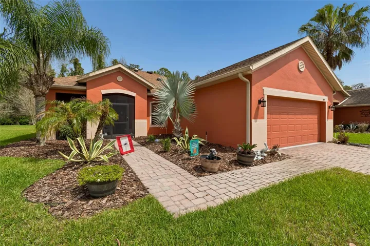 GREAT CURB APPEAL!!