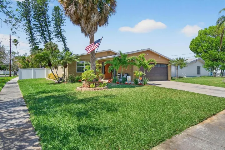 Large Corner Lot Home w/ Pool/Spa, Boat/RV parking