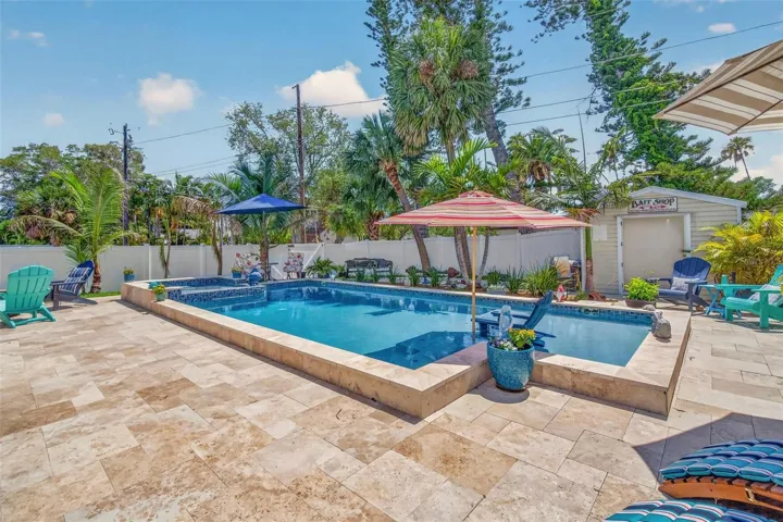 Large Travertine Deck area for entertaining