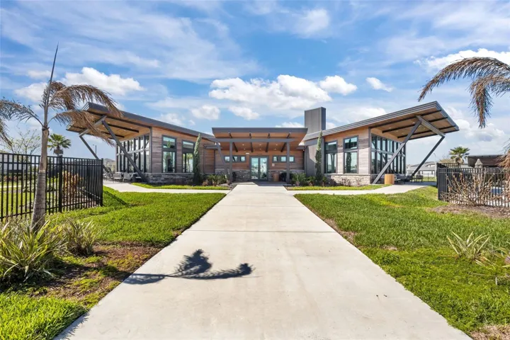 Chapel Crossings community amenities including pool, lazy river, clubhouse, and recreation areas.