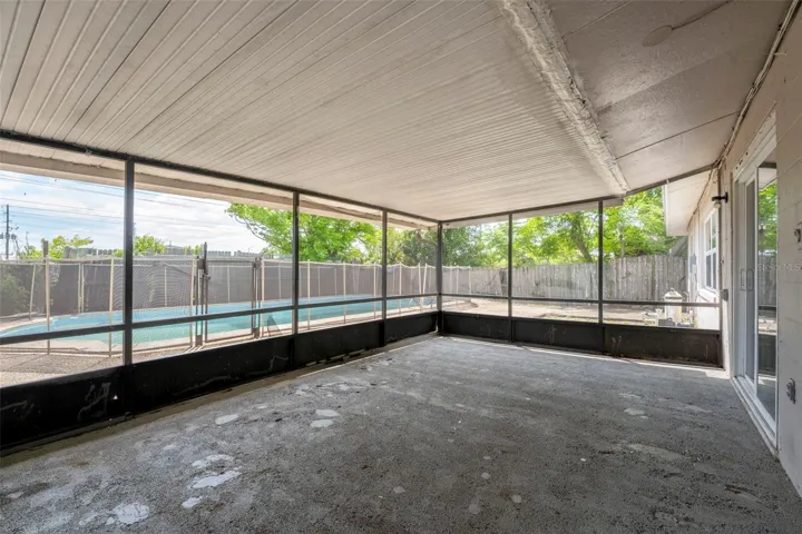 Screened Patio (new fence installed)