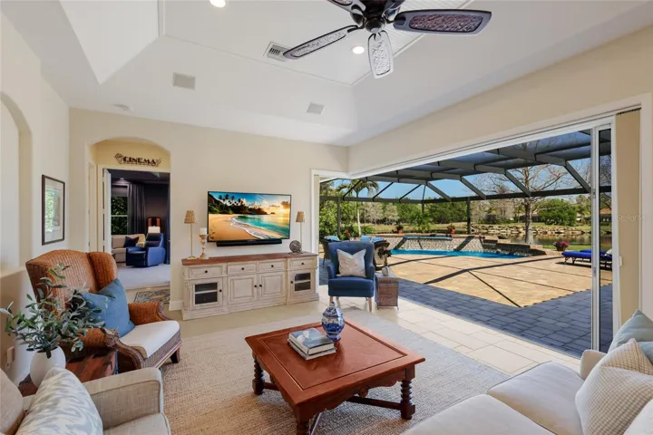 Zero corner pocketing sliders in family room