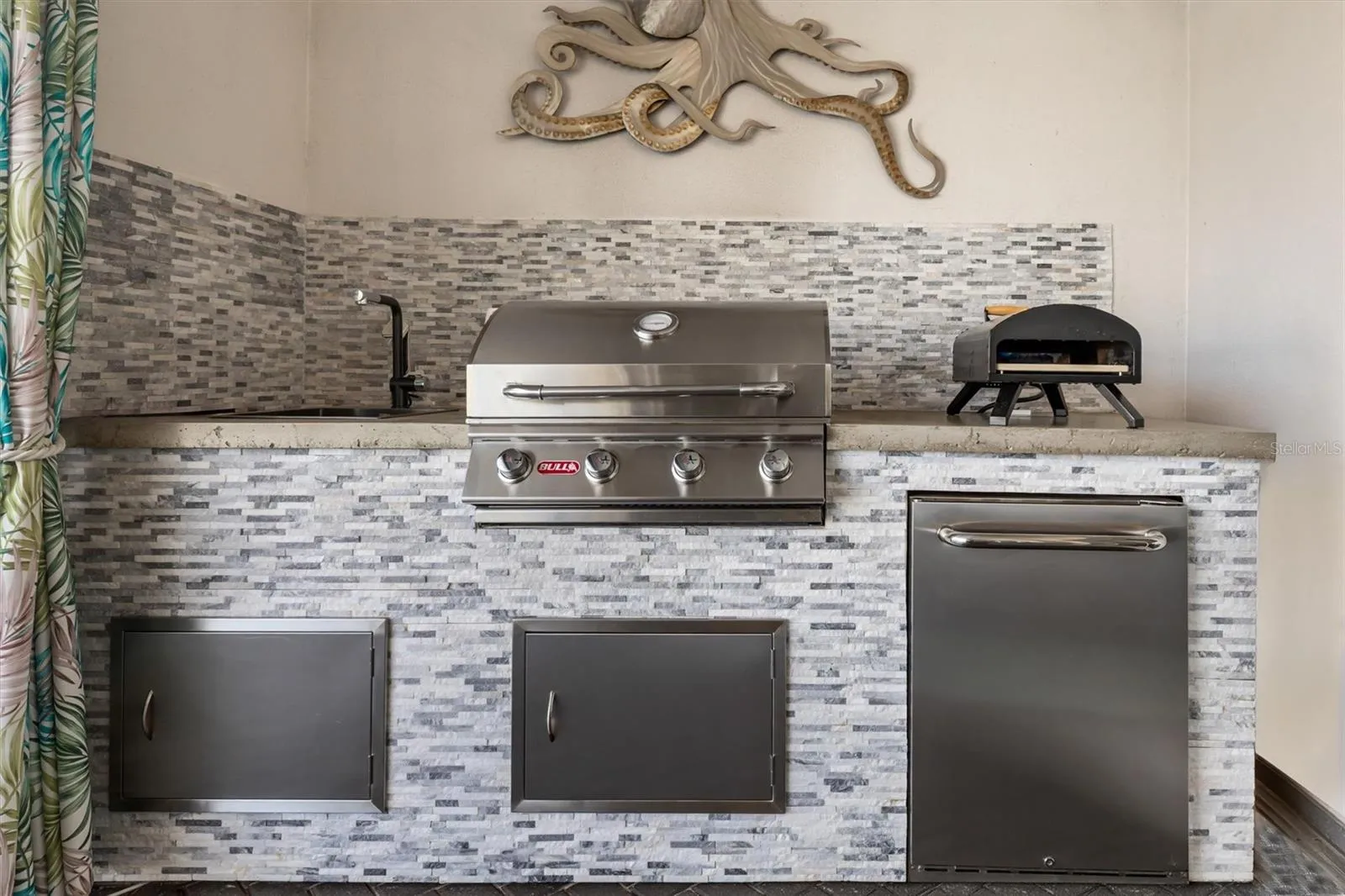 Outdoor Kitchen