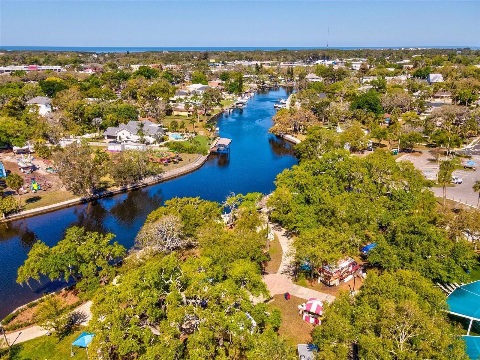 Cotee River Park to left