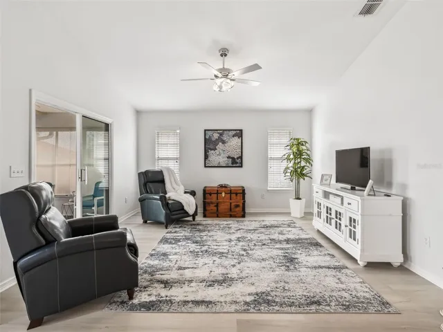 Living area w/Access to Lanai