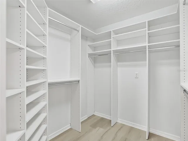 Large Walk in Closet w/Built Ins