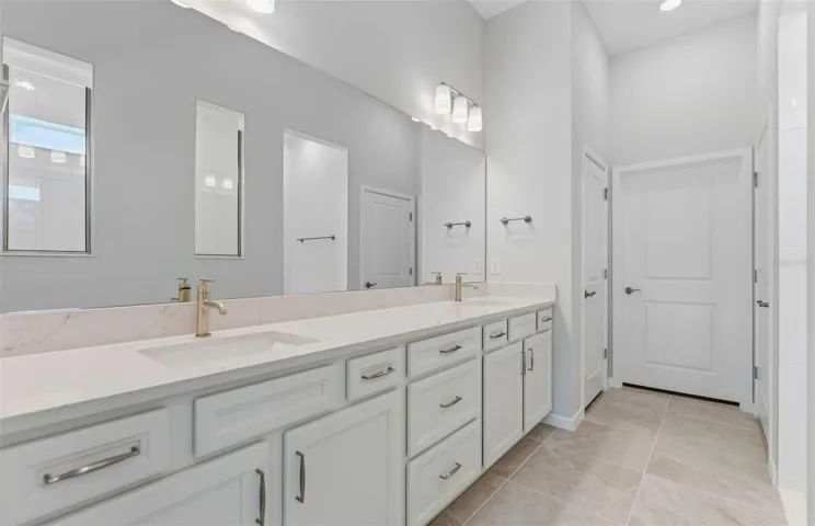 Owner's Bath w/Dual Sinks