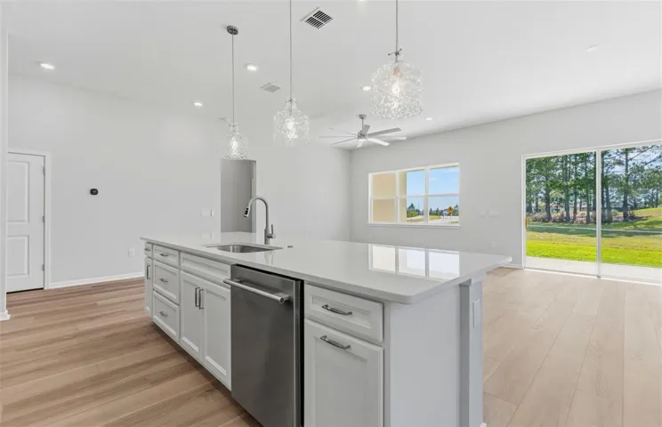 Center Island w/Storage