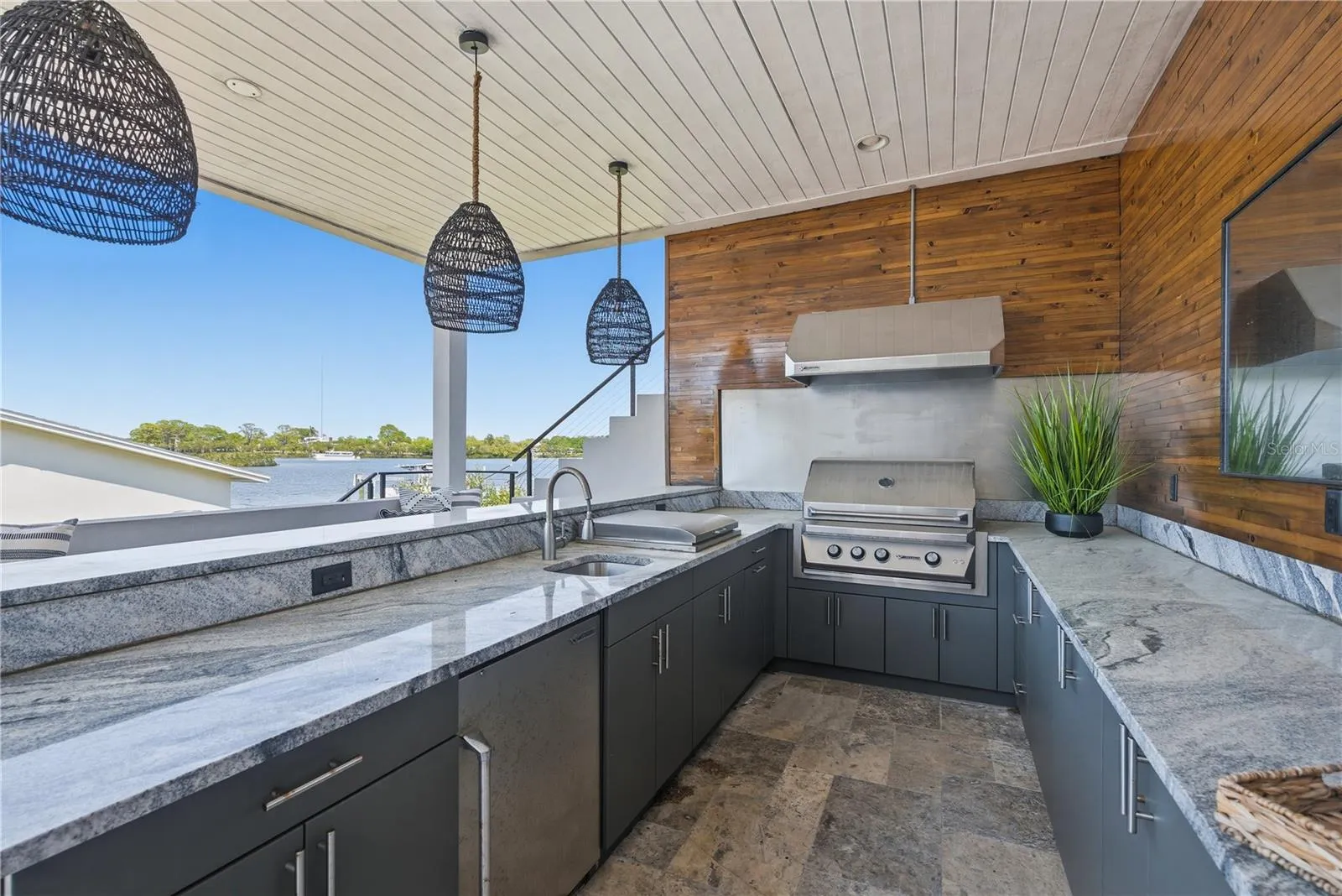 Outdoor Kitchen