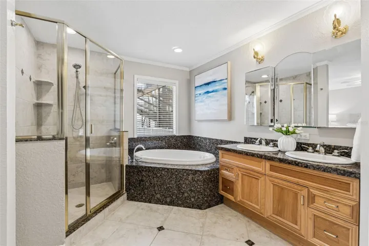 Primary en-suite bath.