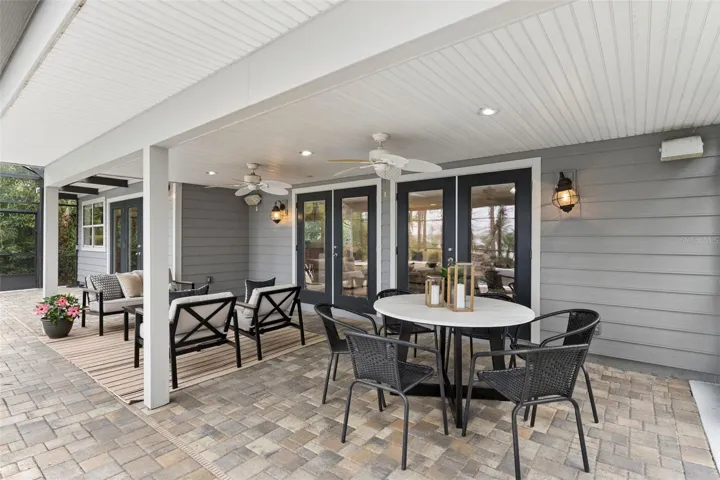 The ultimate in indoor/outdoor living - Florida style!