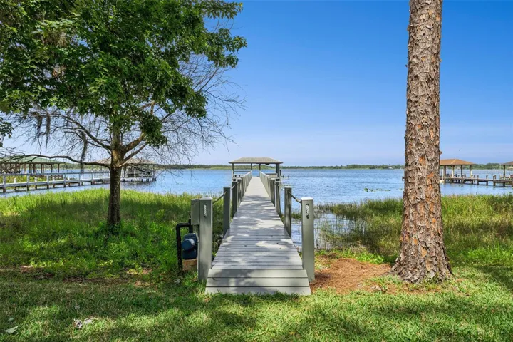 Your own slice of lakefront paradise.