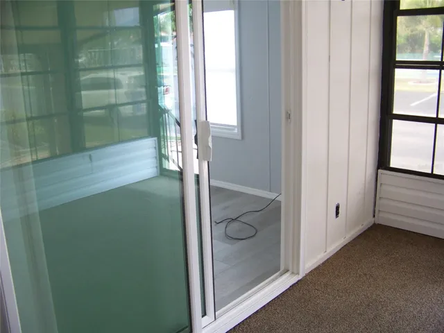 SLIDER TO LIVING ROOM FROM LANAI