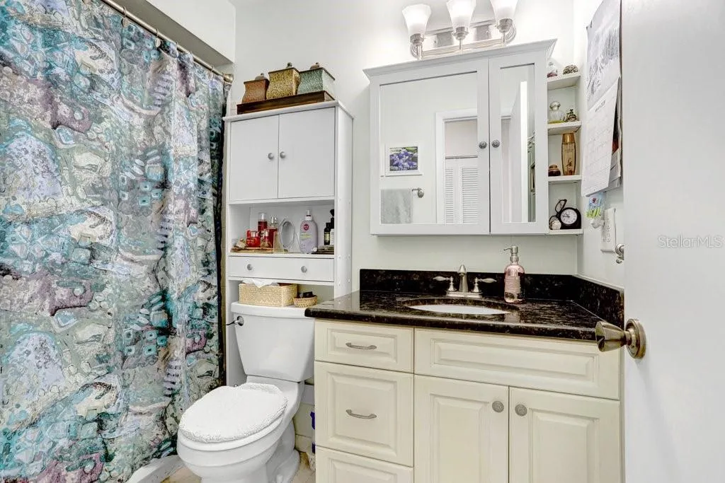 2nd Bathroom.