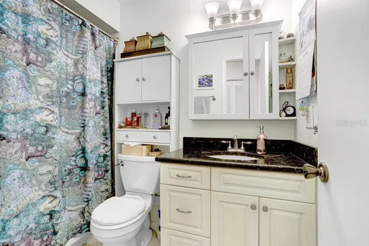 2nd Bathroom.