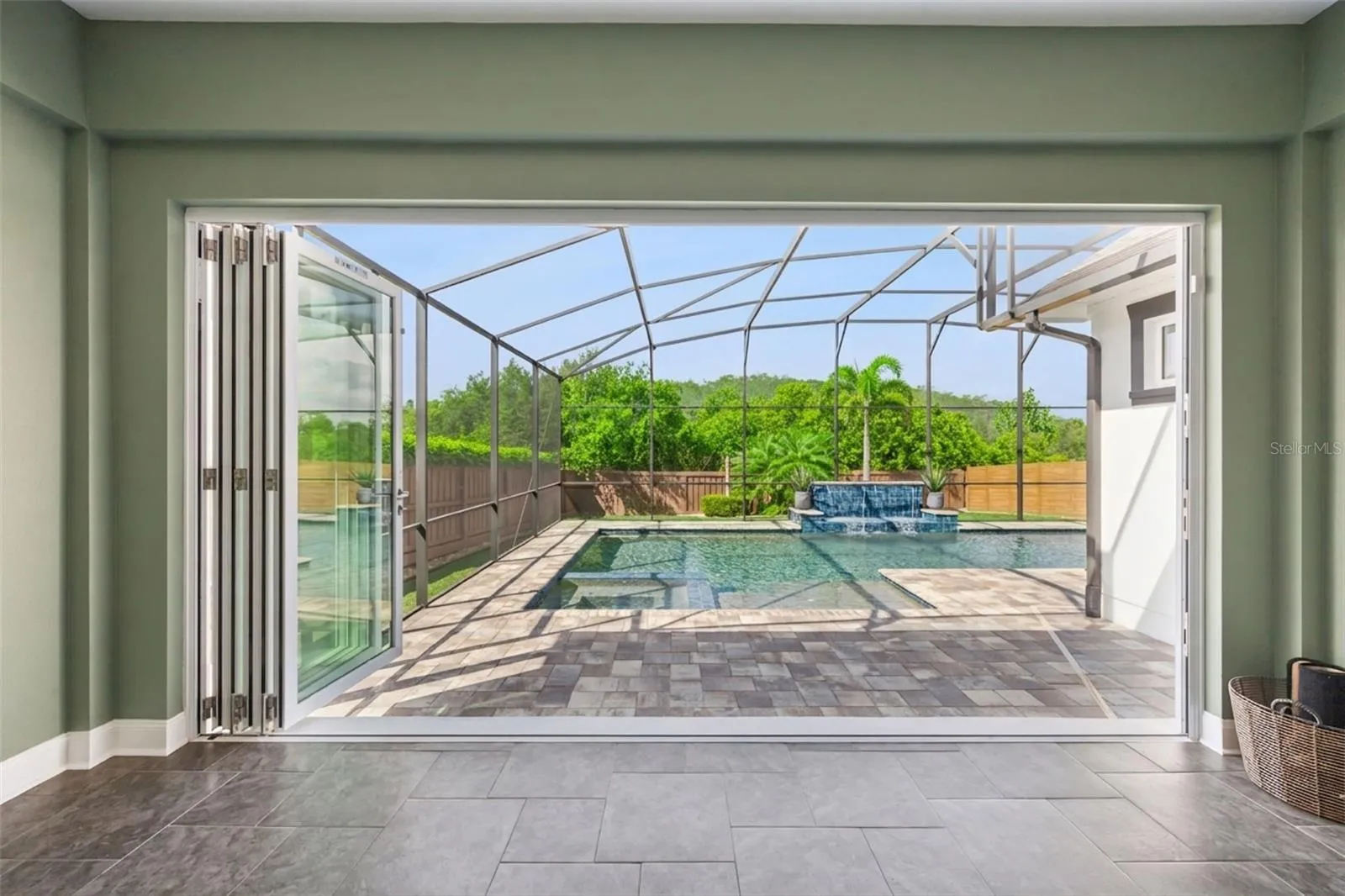 4 Season Flex Room with Accordian Glass Door