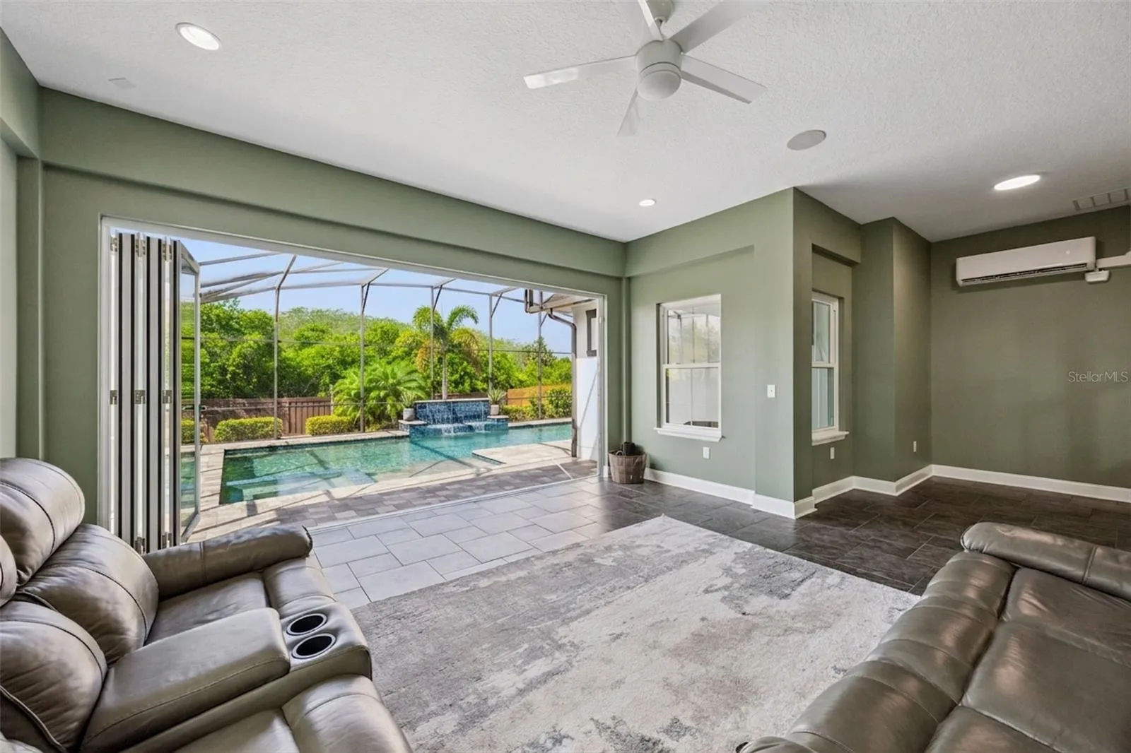 4 Season Flex Room with Accordian Glass Door