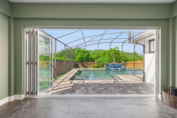 4 Season Flex Room with Accordian Glass Door
