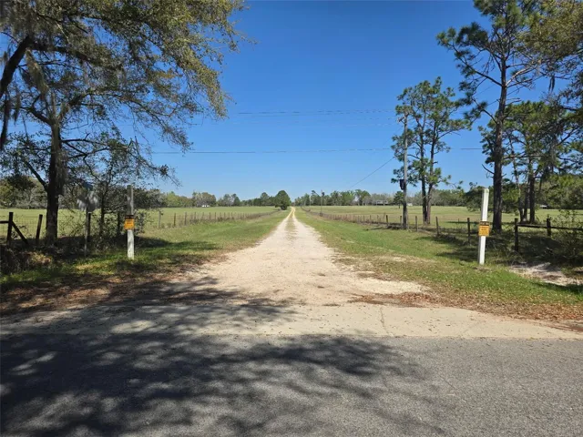 Entrance onto private rd