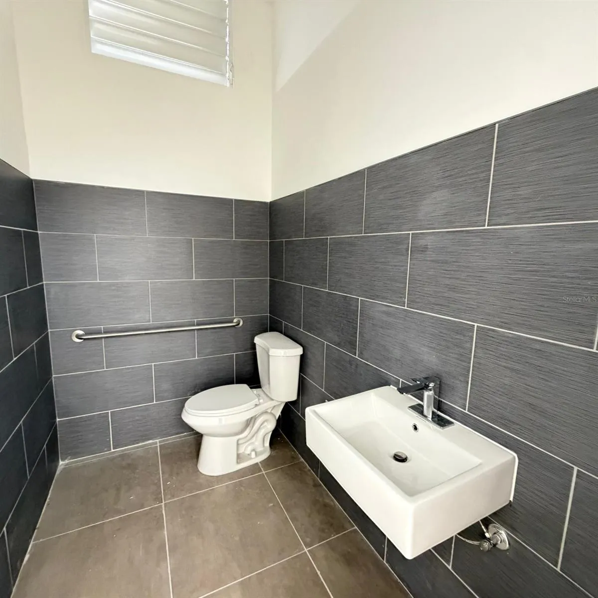 BATHROOM 1ST LEVEL