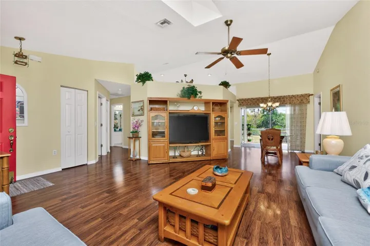 Very open floor plan