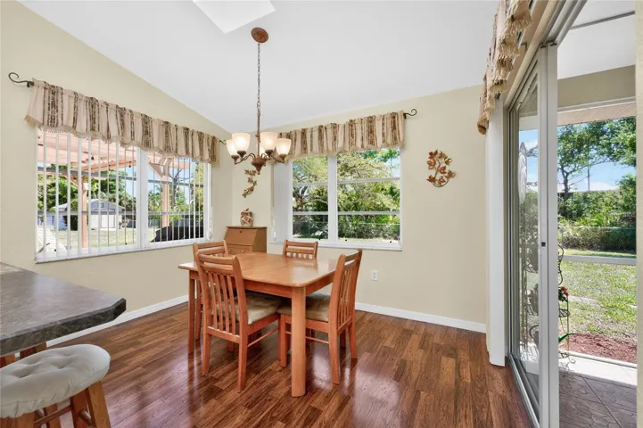 Dinette also has sliding glass doors opening onto the lanai.