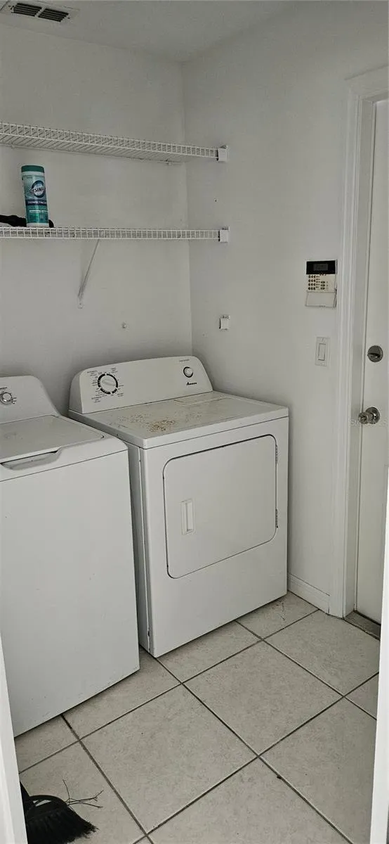 INDOOR LAUNDRY ROOM