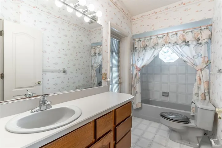 Hallway Bathroom for Bedroom 3 & 4