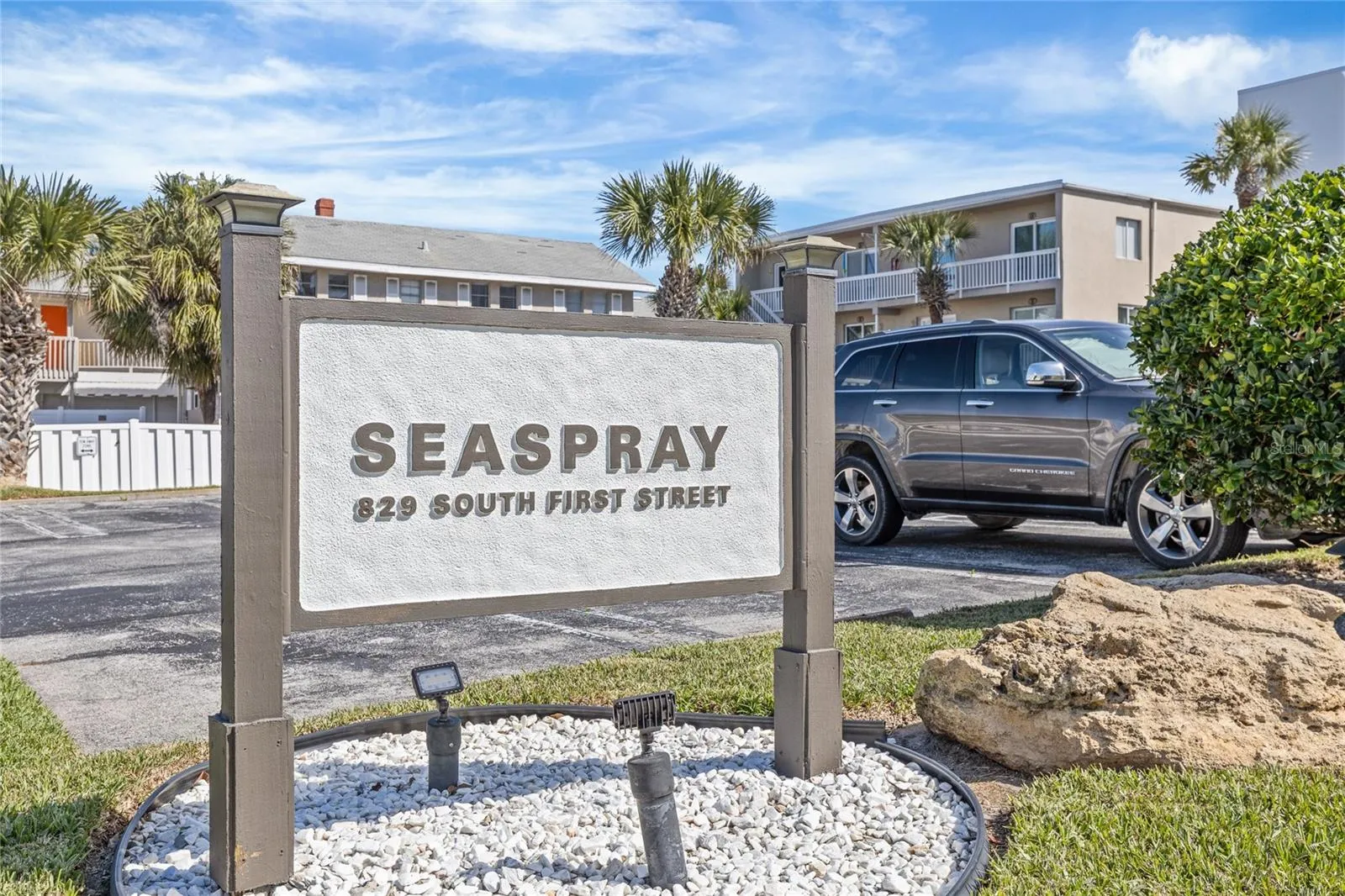 SEASPRAY CONDOMINIUM. DIRECT OCEANFRONT !!!