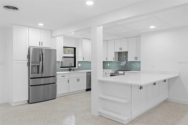 Open Floorplan is great for entertaining!