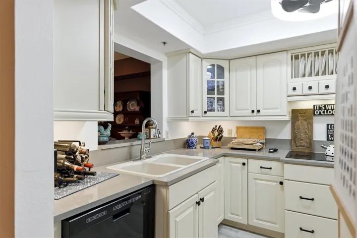 Kitchen / Kraft -maid Custom Cabinets