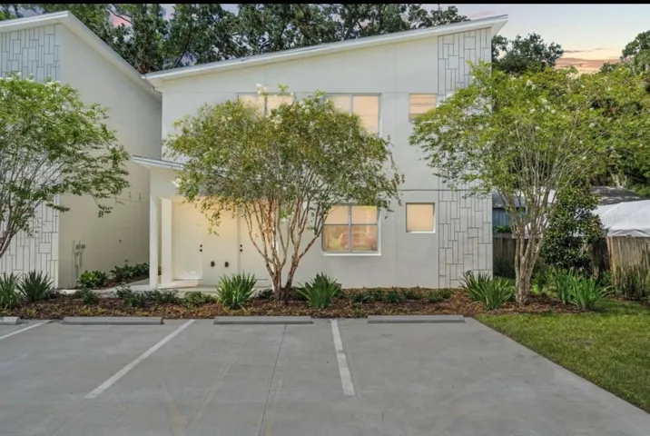 Unit #3 is for rent. (top unit)