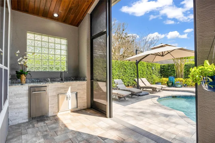 Lanai wet bar and ice machine