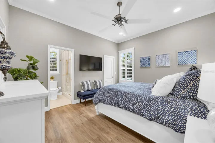 Ensuite bedroom w/ private bathroom
