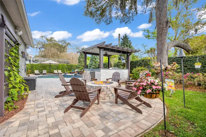 Stone-encircled natural gas fed Firepit