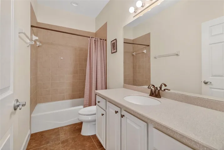 Gust bathroom upstairs