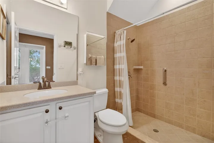 Guest bathroom 2 downstairs